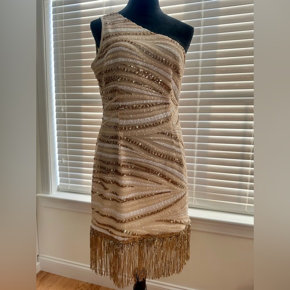 NWT - Stunning Cocktail Dress 👗 Size Large 💛🤍 - Picture 1 of 7